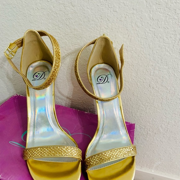 Delicious shoes - Picture 2 of 2